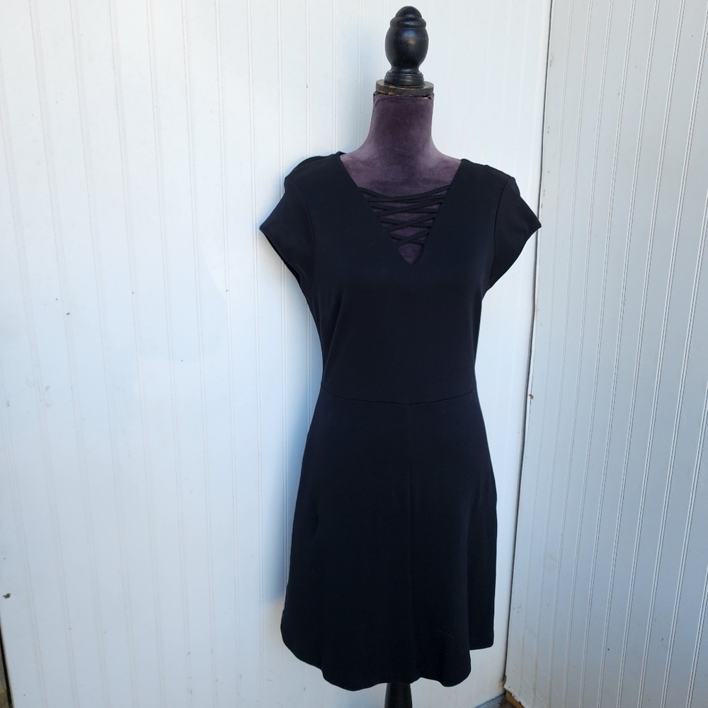 New York Company Black Short Sleeve V Neck Fit Flare Dress Comfy Cotton Medium